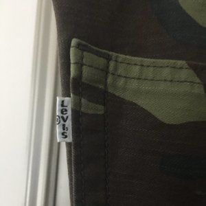 Levi's Camo pants size 36x32